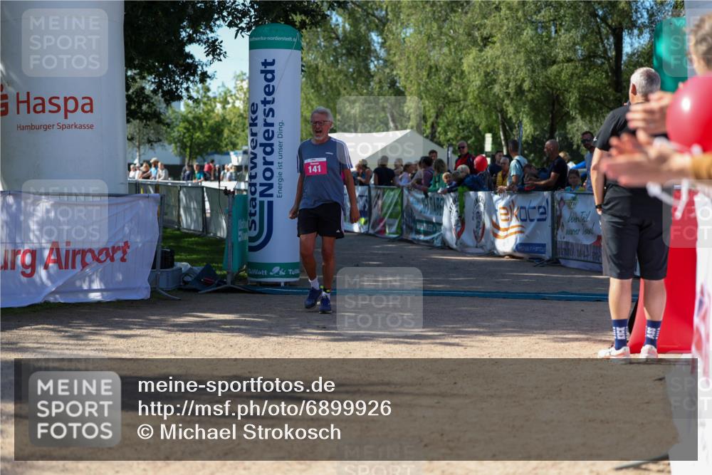 01.09.2024 - 17. Tribühne Triathlon Michael Strokosch http://msf.ph/oto/6899926 01.09.2024 10:54:48 Ziel 141 meine-sportfotos.de
