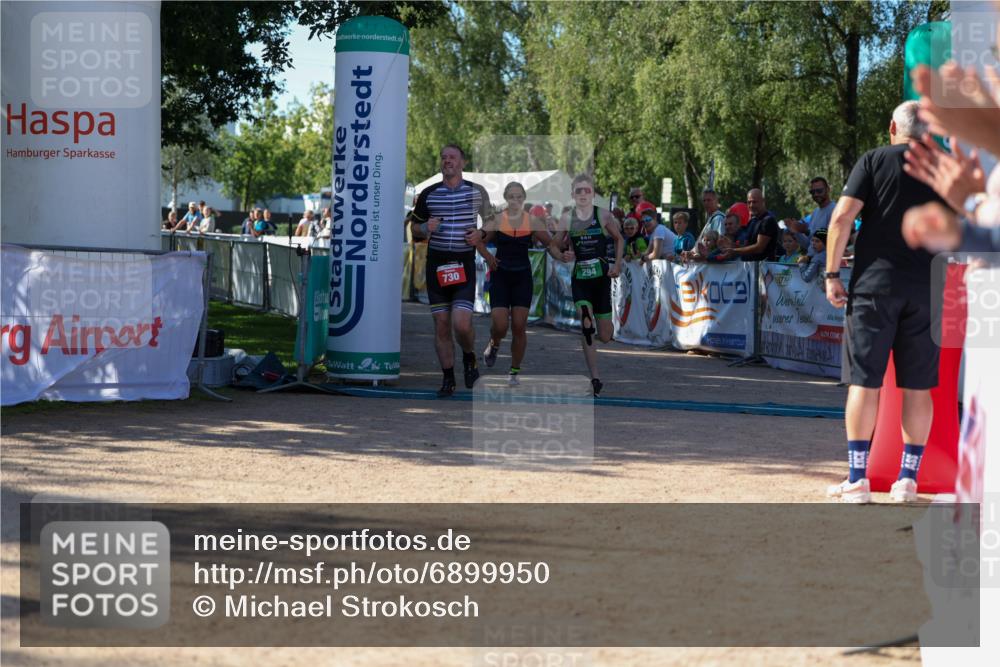 01.09.2024 - 17. Tribühne Triathlon Michael Strokosch http://msf.ph/oto/6899950 01.09.2024 10:55:18 Ziel 149, 294, 730 meine-sportfotos.de