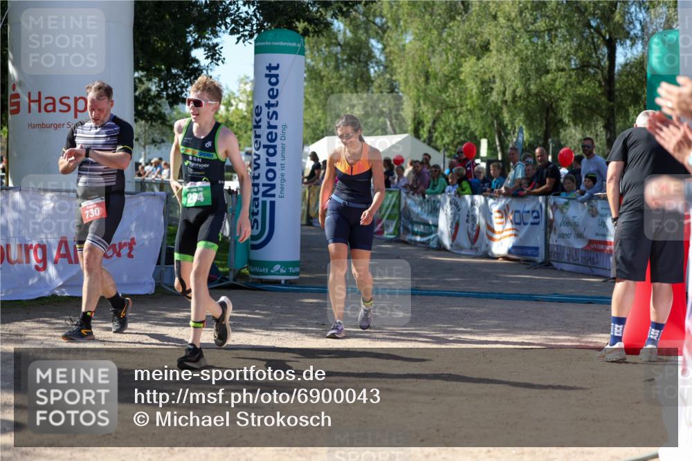 01.09.2024 - 17. Tribühne Triathlon Michael Strokosch http://msf.ph/oto/6900043 01.09.2024 10:55:21 Ziel 149, 294, 730 meine-sportfotos.de