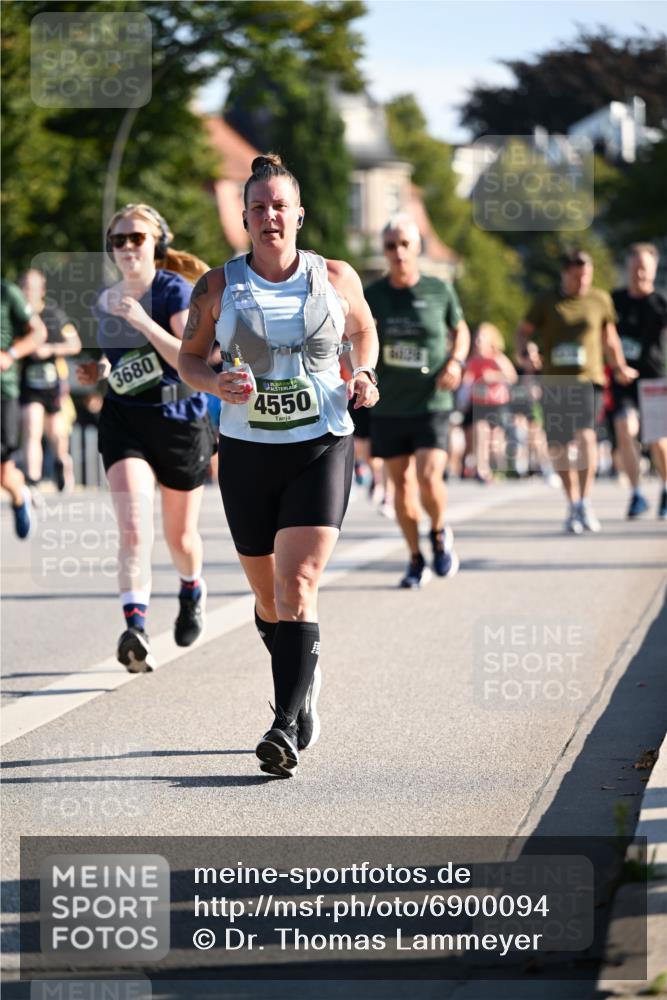 01.09.2024 - BARMER Alsterlauf Dr. Thomas Lammeyer http://msf.ph/oto/6900094 01.09.2024 09:37:42 Laufen 3680, 35, 4550 meine-sportfotos.de
