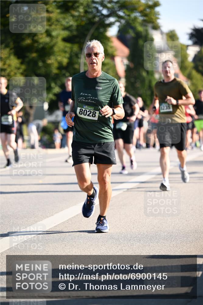 01.09.2024 - BARMER Alsterlauf Dr. Thomas Lammeyer http://msf.ph/oto/6900145 01.09.2024 09:37:44 Laufen 8028, 1235 meine-sportfotos.de
