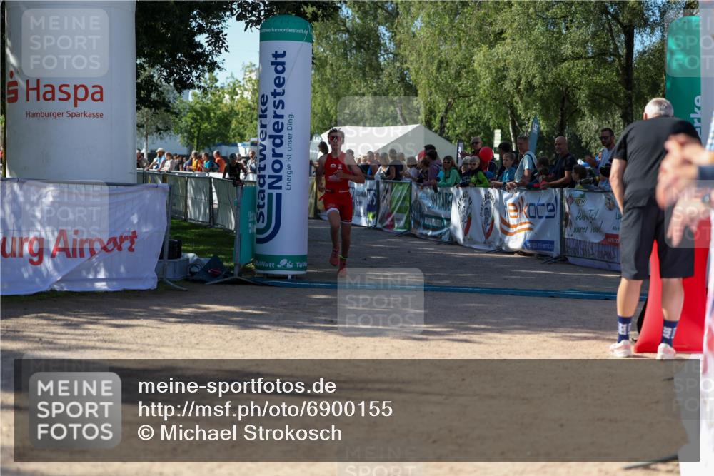 01.09.2024 - 17. Tribühne Triathlon Michael Strokosch http://msf.ph/oto/6900155 01.09.2024 10:55:48 Ziel 255, 306 meine-sportfotos.de