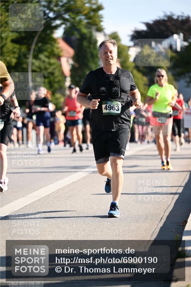 01.09.2024 - BARMER Alsterlauf Dr. Thomas Lammeyer http://msf.ph/oto/6900190 01.09.2024 09:37:47 Laufen 4963 meine-sportfotos.de