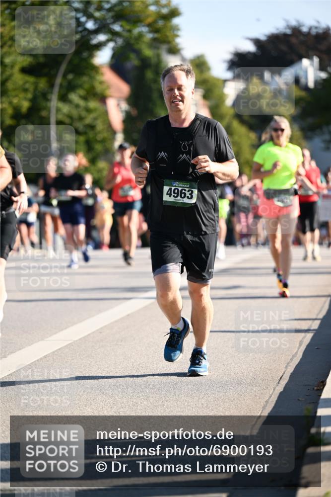 01.09.2024 - BARMER Alsterlauf Dr. Thomas Lammeyer http://msf.ph/oto/6900193 01.09.2024 09:37:47 Laufen 4963 meine-sportfotos.de