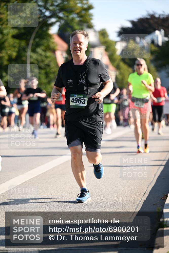 01.09.2024 - BARMER Alsterlauf Dr. Thomas Lammeyer http://msf.ph/oto/6900201 01.09.2024 09:37:47 Laufen 4963 meine-sportfotos.de