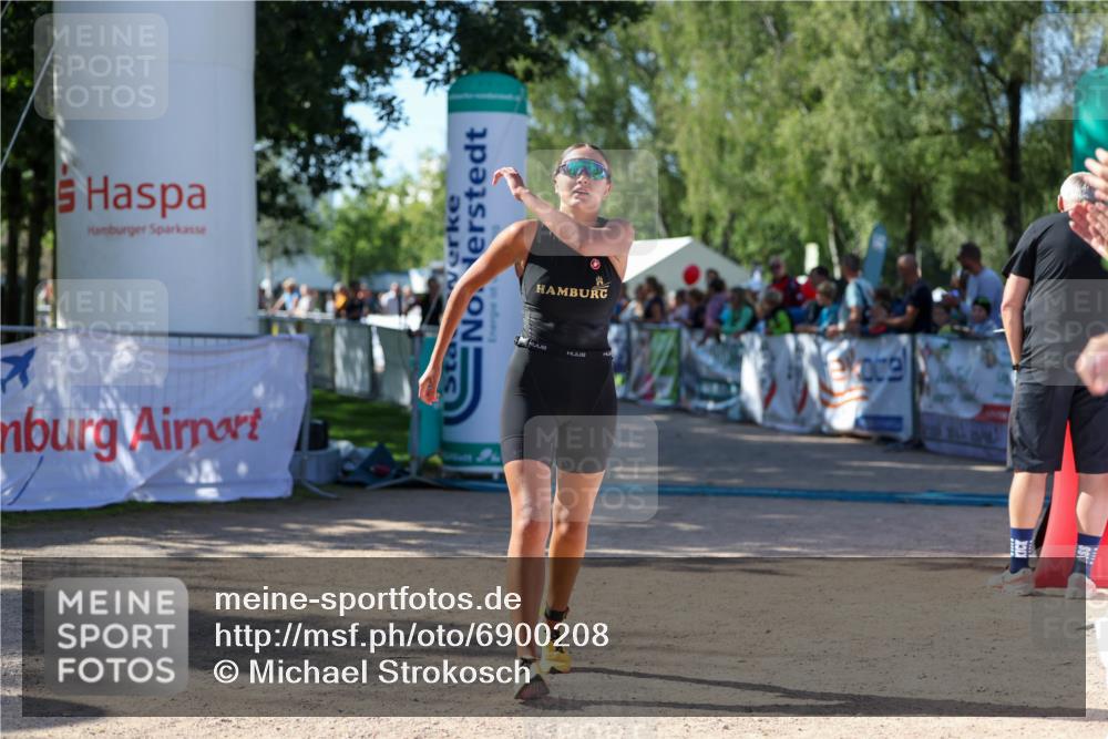 01.09.2024 - 17. Tribühne Triathlon Michael Strokosch http://msf.ph/oto/6900208 01.09.2024 10:55:55 Ziel 165, 166, 285, 306 meine-sportfotos.de
