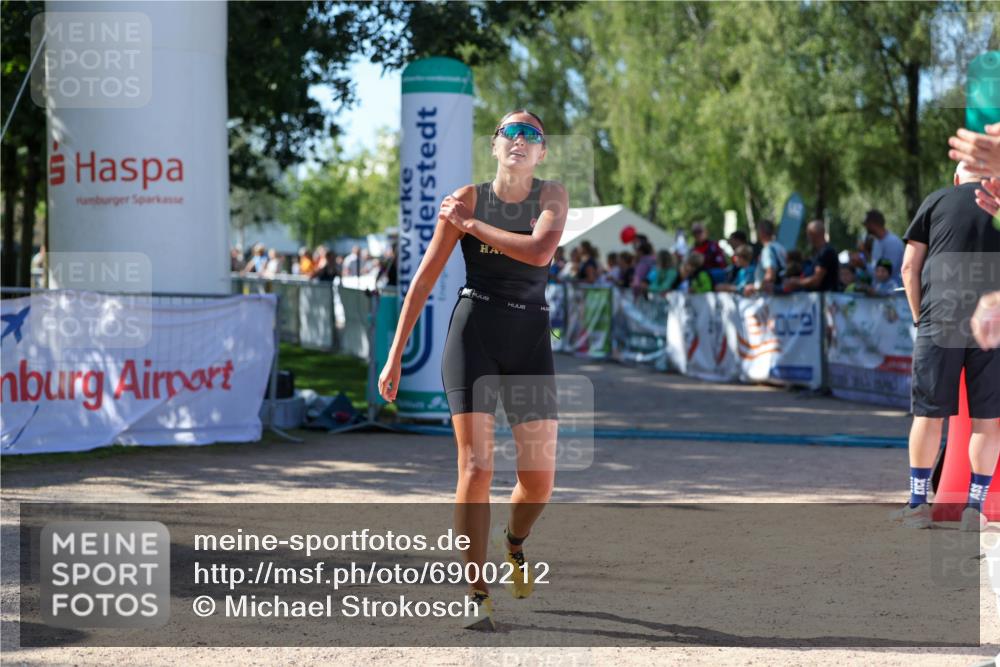 01.09.2024 - 17. Tribühne Triathlon Michael Strokosch http://msf.ph/oto/6900212 01.09.2024 10:55:55 Ziel 165, 166, 285, 306 meine-sportfotos.de