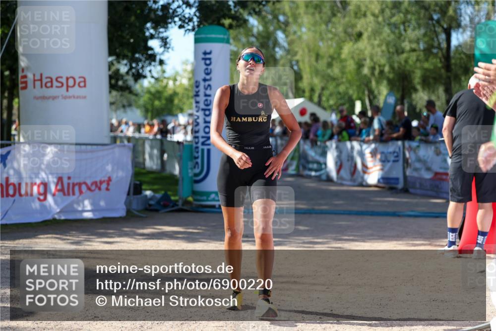 01.09.2024 - 17. Tribühne Triathlon Michael Strokosch http://msf.ph/oto/6900220 01.09.2024 10:55:55 Ziel 165, 166, 285, 306 meine-sportfotos.de