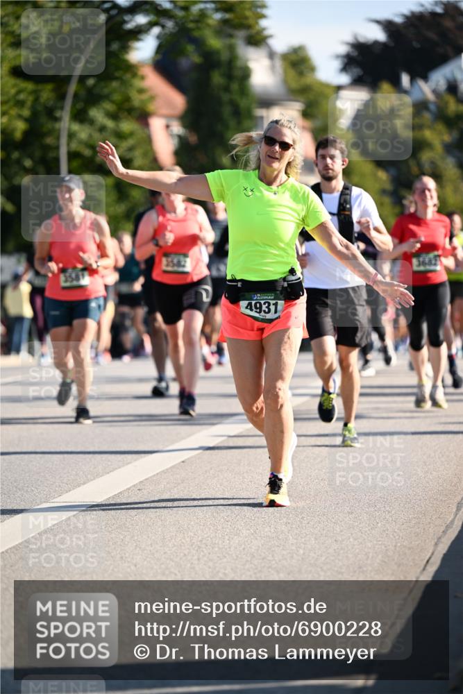 01.09.2024 - BARMER Alsterlauf Dr. Thomas Lammeyer http://msf.ph/oto/6900228 01.09.2024 09:37:49 Laufen 3581, 4931, 3682 meine-sportfotos.de