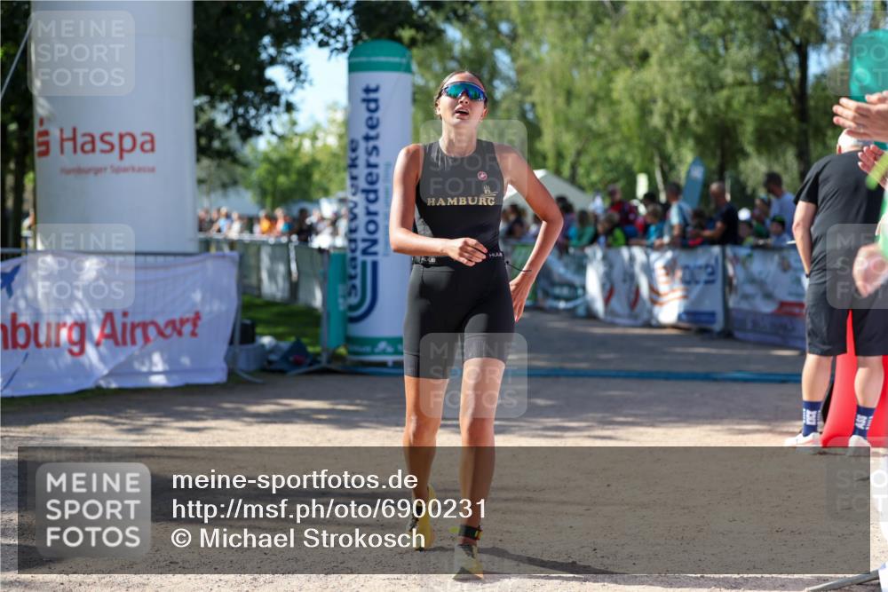 01.09.2024 - 17. Tribühne Triathlon Michael Strokosch http://msf.ph/oto/6900231 01.09.2024 10:55:55 Ziel 165, 166, 285, 306 meine-sportfotos.de