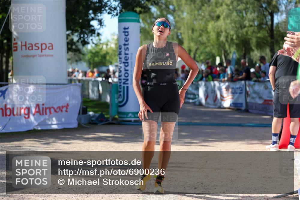 01.09.2024 - 17. Tribühne Triathlon Michael Strokosch http://msf.ph/oto/6900236 01.09.2024 10:55:56 Ziel 165, 166, 285, 306 meine-sportfotos.de