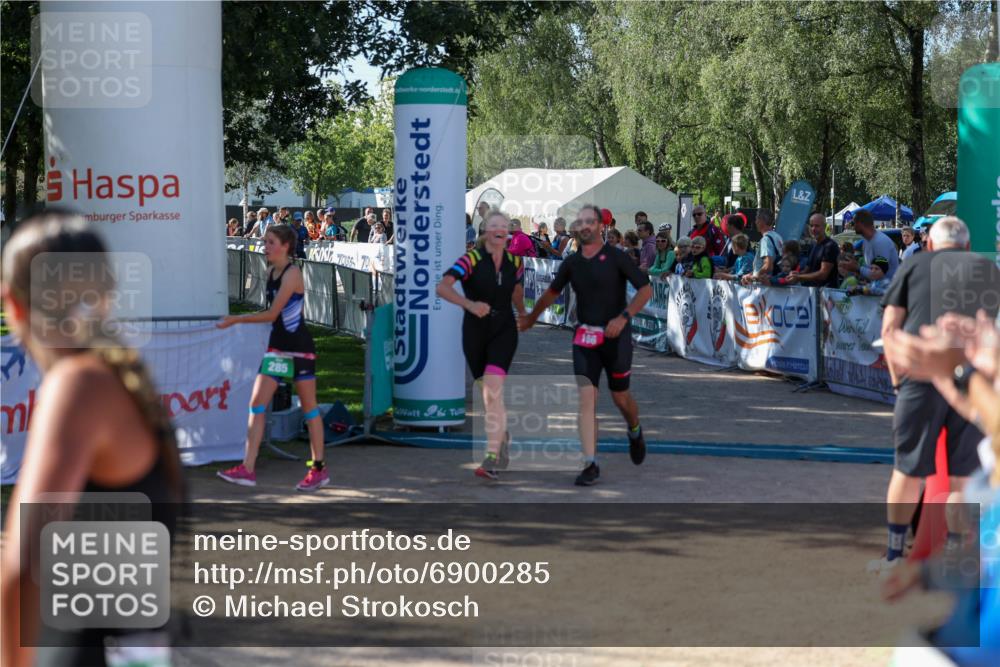 01.09.2024 - 17. Tribühne Triathlon Michael Strokosch http://msf.ph/oto/6900285 01.09.2024 10:56:00 Ziel 165, 166, 285 meine-sportfotos.de