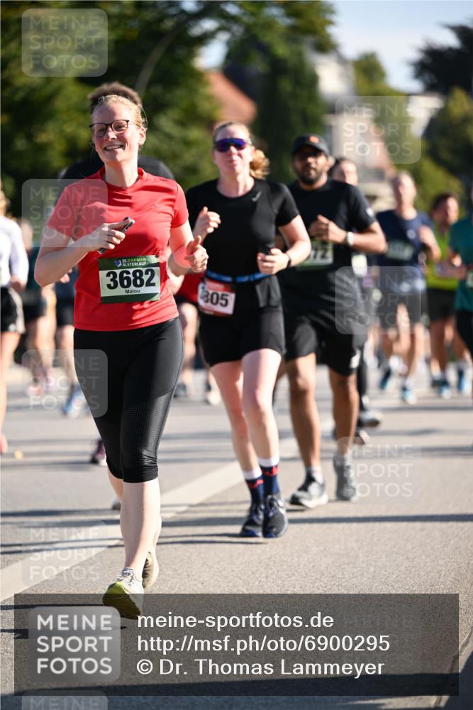 01.09.2024 - BARMER Alsterlauf Dr. Thomas Lammeyer http://msf.ph/oto/6900295 01.09.2024 09:37:53 Laufen 35, 3682, 805 meine-sportfotos.de