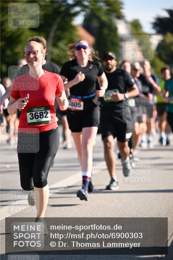 01.09.2024 - BARMER Alsterlauf Dr. Thomas Lammeyer http://msf.ph/oto/6900303 01.09.2024 09:37:53 Laufen 35, 3682, 805 meine-sportfotos.de