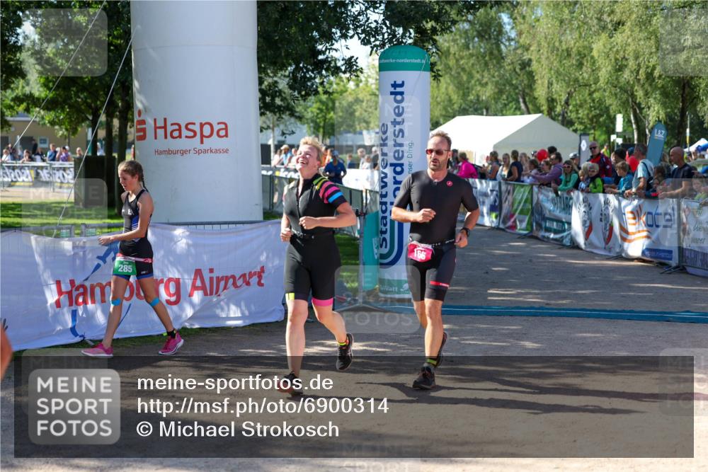 01.09.2024 - 17. Tribühne Triathlon Michael Strokosch http://msf.ph/oto/6900314 01.09.2024 10:56:01 Ziel 165, 166, 285 meine-sportfotos.de