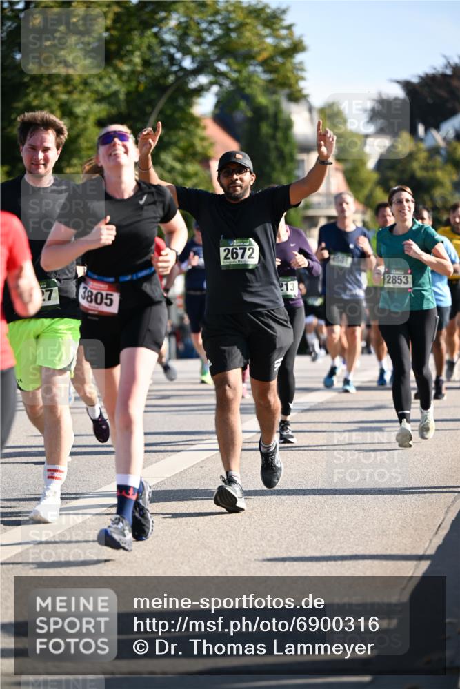 01.09.2024 - BARMER Alsterlauf Dr. Thomas Lammeyer http://msf.ph/oto/6900316 01.09.2024 09:37:53 Laufen 3, 27, 3805, 2672, 213, 4601, 2853 meine-sportfotos.de