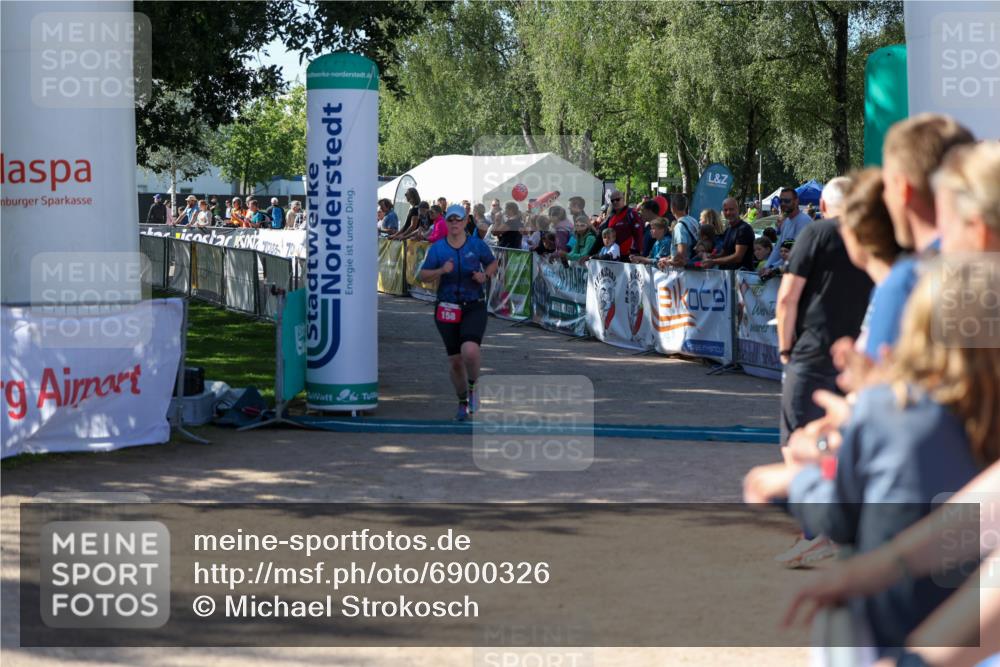 01.09.2024 - 17. Tribühne Triathlon Michael Strokosch http://msf.ph/oto/6900326 01.09.2024 10:56:08 Ziel 158 meine-sportfotos.de