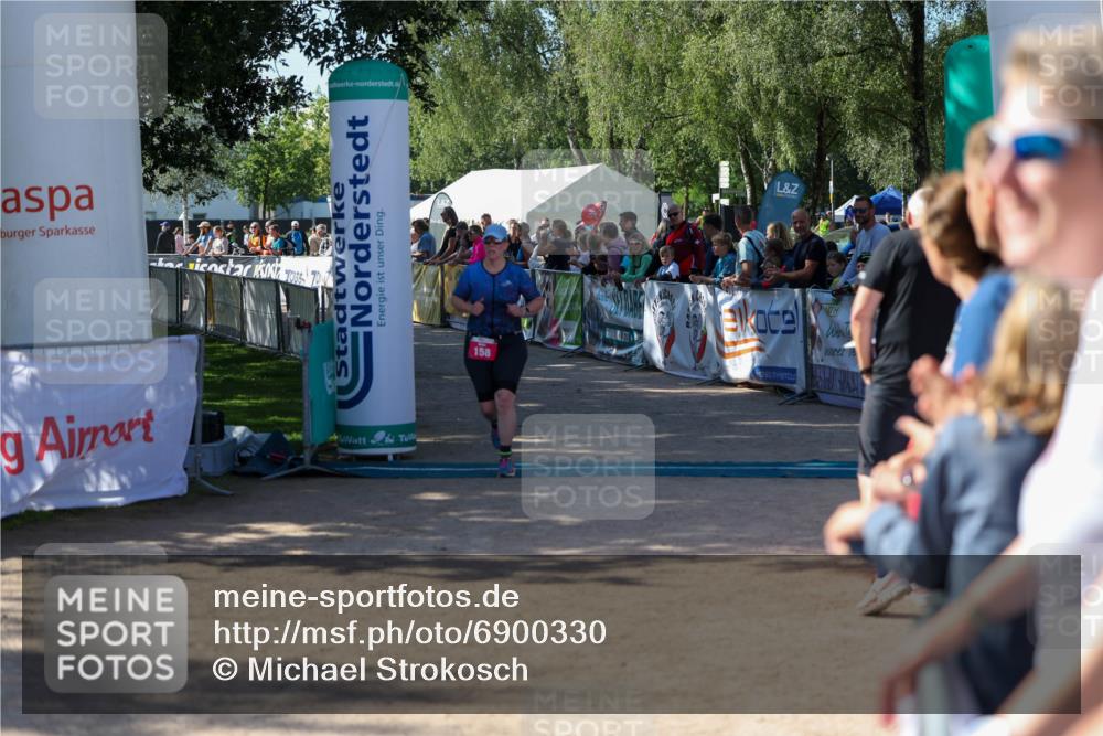 01.09.2024 - 17. Tribühne Triathlon Michael Strokosch http://msf.ph/oto/6900330 01.09.2024 10:56:08 Ziel 158 meine-sportfotos.de