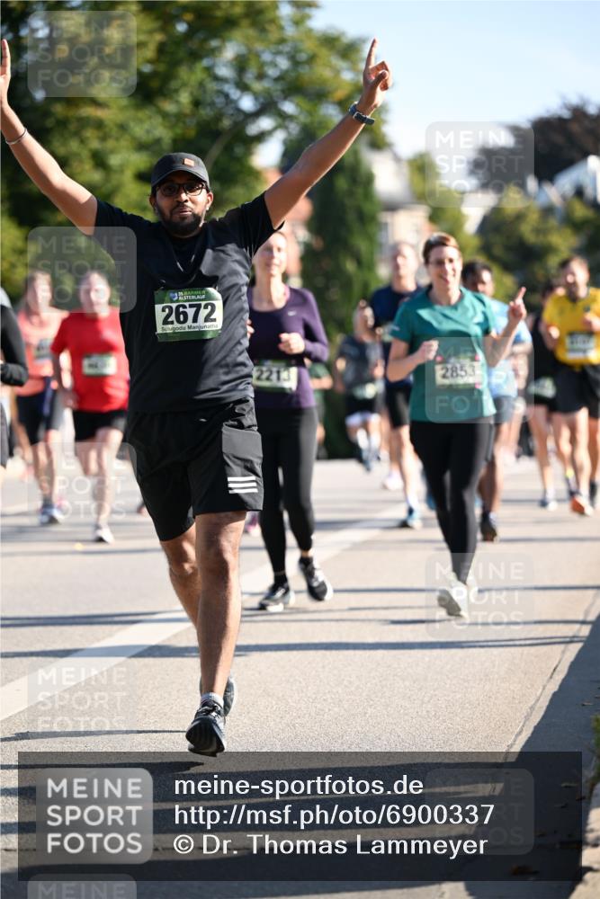 01.09.2024 - BARMER Alsterlauf Dr. Thomas Lammeyer http://msf.ph/oto/6900337 01.09.2024 09:37:54 Laufen 2672, 2213, 2853 meine-sportfotos.de