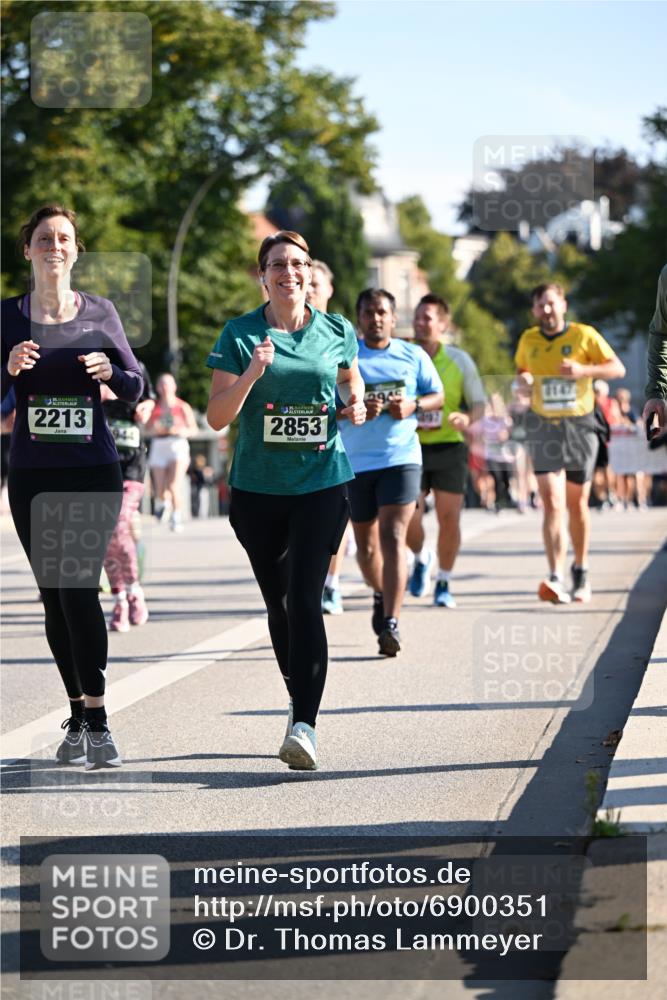 01.09.2024 - BARMER Alsterlauf Dr. Thomas Lammeyer http://msf.ph/oto/6900351 01.09.2024 09:37:56 Laufen 2213, 135, 2853, 2945 meine-sportfotos.de