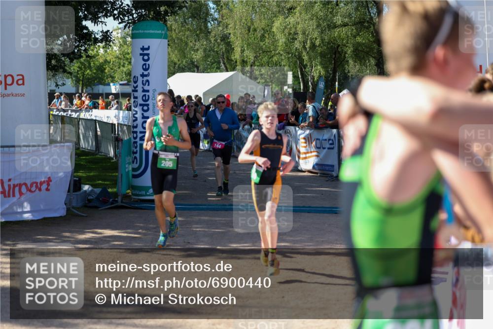 01.09.2024 - 17. Tribühne Triathlon Michael Strokosch http://msf.ph/oto/6900440 01.09.2024 10:56:24 Ziel 144, 205, 251, 254 meine-sportfotos.de