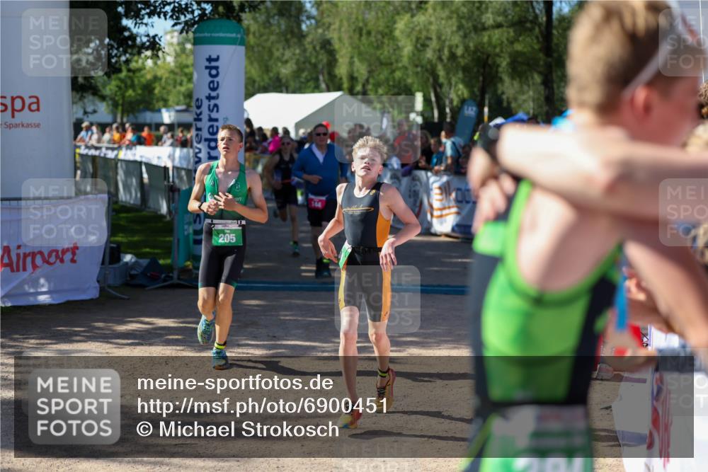 01.09.2024 - 17. Tribühne Triathlon Michael Strokosch http://msf.ph/oto/6900451 01.09.2024 10:56:25 Ziel 144, 205, 251, 254 meine-sportfotos.de