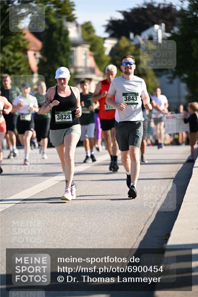 01.09.2024 - BARMER Alsterlauf Dr. Thomas Lammeyer http://msf.ph/oto/6900454 01.09.2024 09:38:04 Laufen 3823, 3843 meine-sportfotos.de
