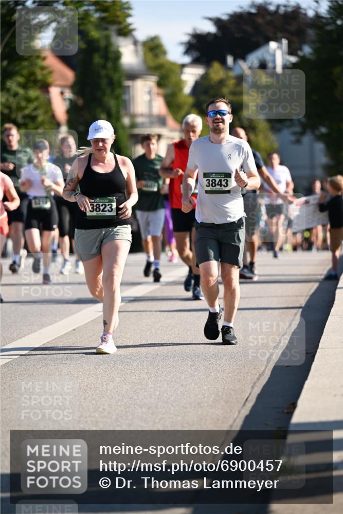 01.09.2024 - BARMER Alsterlauf Dr. Thomas Lammeyer http://msf.ph/oto/6900457 01.09.2024 09:38:04 Laufen 3823, 3843 meine-sportfotos.de