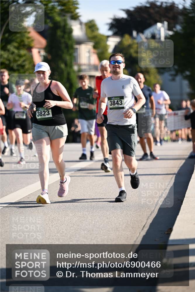 01.09.2024 - BARMER Alsterlauf Dr. Thomas Lammeyer http://msf.ph/oto/6900466 01.09.2024 09:38:04 Laufen 3823, 3843 meine-sportfotos.de