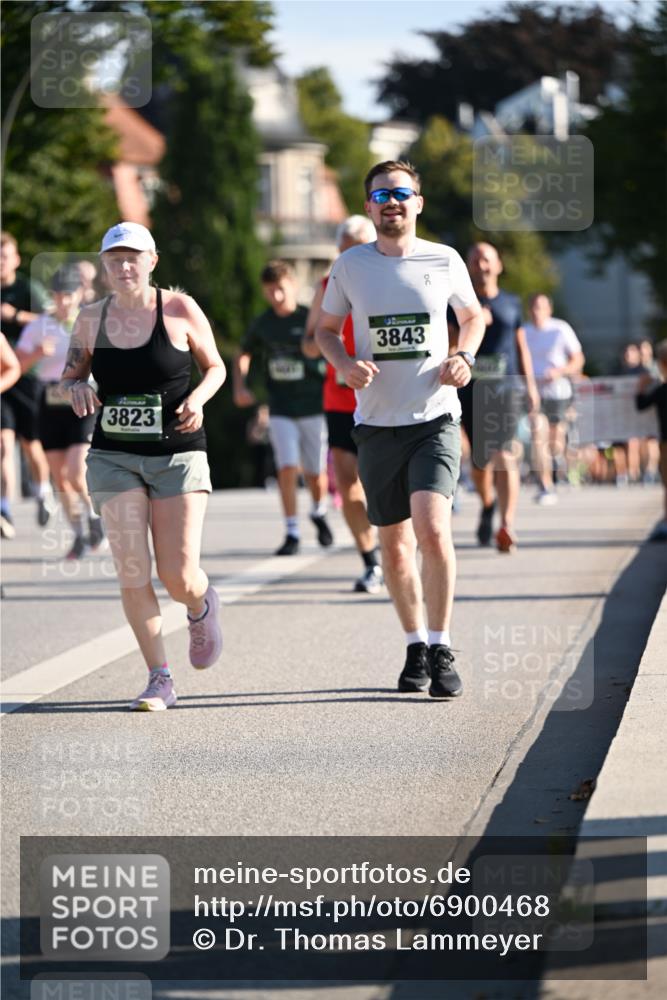01.09.2024 - BARMER Alsterlauf Dr. Thomas Lammeyer http://msf.ph/oto/6900468 01.09.2024 09:38:04 Laufen 3823, 3843 meine-sportfotos.de