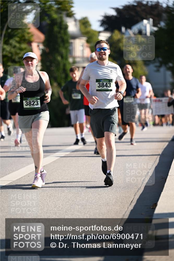 01.09.2024 - BARMER Alsterlauf Dr. Thomas Lammeyer http://msf.ph/oto/6900471 01.09.2024 09:38:04 Laufen 3823, 3843 meine-sportfotos.de