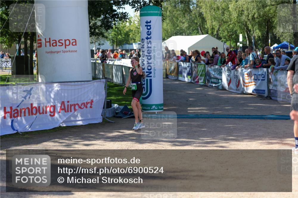 01.09.2024 - 17. Tribühne Triathlon Michael Strokosch http://msf.ph/oto/6900524 01.09.2024 10:56:35 Ziel 246 meine-sportfotos.de