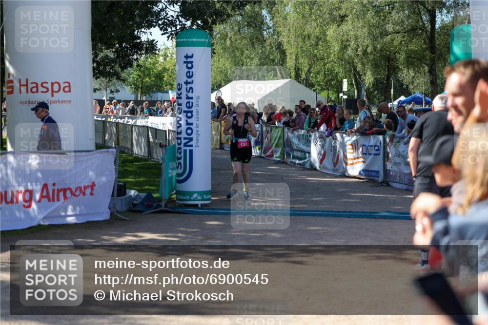 01.09.2024 - 17. Tribühne Triathlon Michael Strokosch http://msf.ph/oto/6900545 01.09.2024 10:56:42 Ziel 137 meine-sportfotos.de