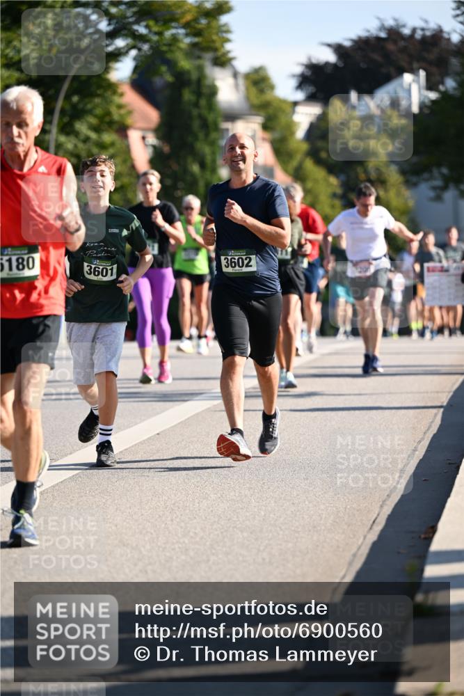 01.09.2024 - BARMER Alsterlauf Dr. Thomas Lammeyer http://msf.ph/oto/6900560 01.09.2024 09:38:07 Laufen 5180, 3601, 3602 meine-sportfotos.de