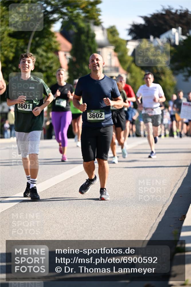 01.09.2024 - BARMER Alsterlauf Dr. Thomas Lammeyer http://msf.ph/oto/6900592 01.09.2024 09:38:08 Laufen 3601, 3602 meine-sportfotos.de