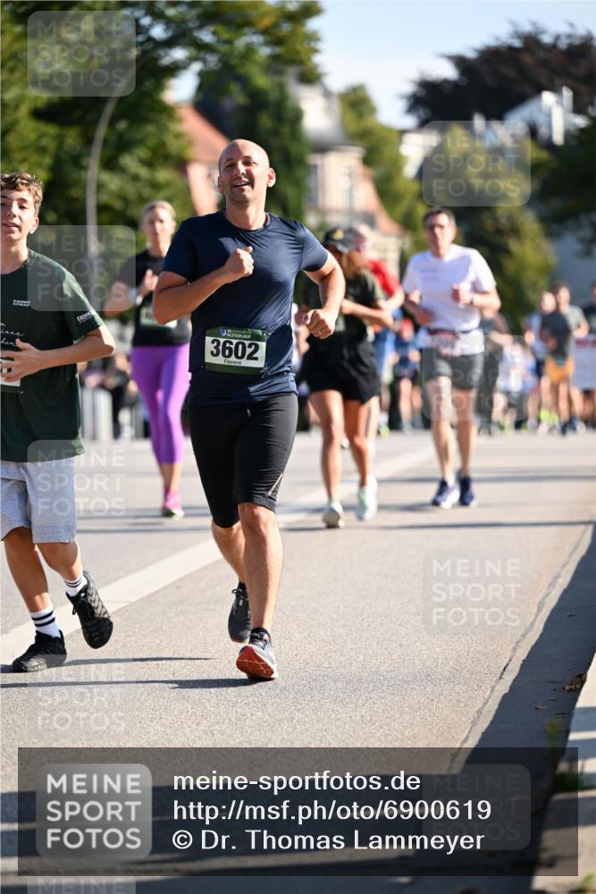 01.09.2024 - BARMER Alsterlauf Dr. Thomas Lammeyer http://msf.ph/oto/6900619 01.09.2024 09:38:09 Laufen 3602 meine-sportfotos.de