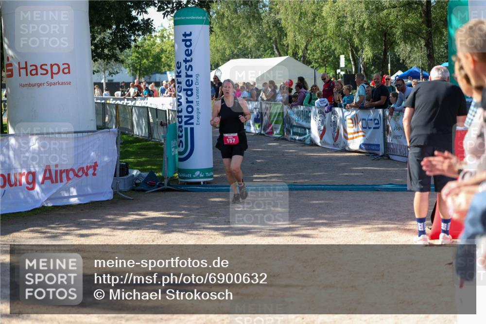 01.09.2024 - 17. Tribühne Triathlon Michael Strokosch http://msf.ph/oto/6900632 01.09.2024 10:56:57 Ziel 157 meine-sportfotos.de