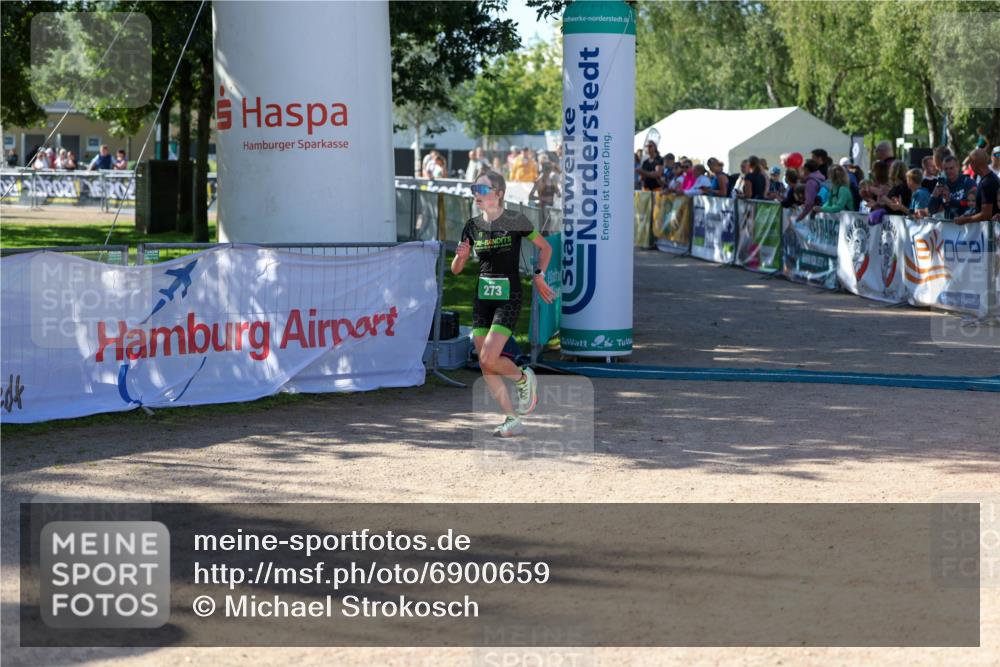 01.09.2024 - 17. Tribühne Triathlon Michael Strokosch http://msf.ph/oto/6900659 01.09.2024 10:57:36 Ziel 266, 273 meine-sportfotos.de