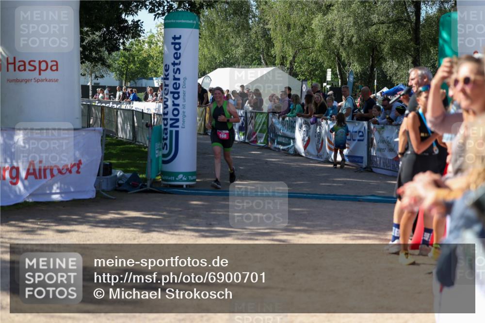 01.09.2024 - 17. Tribühne Triathlon Michael Strokosch http://msf.ph/oto/6900701 01.09.2024 10:57:48 Ziel 168, 272 meine-sportfotos.de