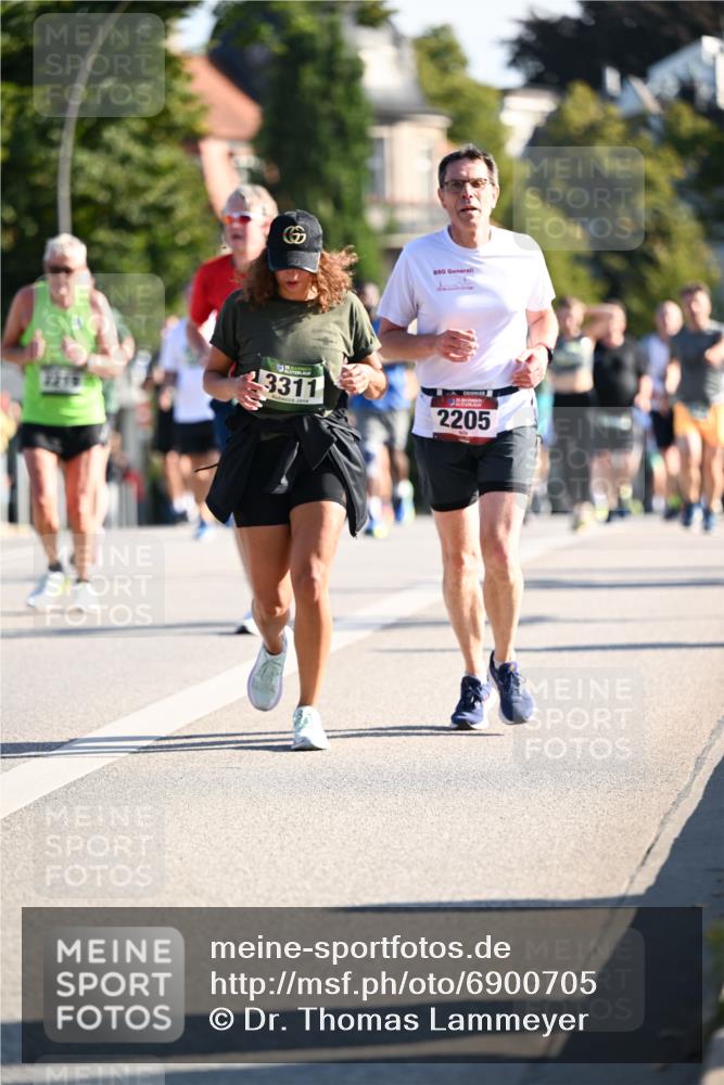 01.09.2024 - BARMER Alsterlauf Dr. Thomas Lammeyer http://msf.ph/oto/6900705 01.09.2024 09:38:10 Laufen 2219, 3311, 2205 meine-sportfotos.de