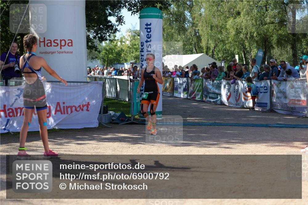 01.09.2024 - 17. Tribühne Triathlon Michael Strokosch http://msf.ph/oto/6900792 01.09.2024 10:58:20 Ziel 207, 268 meine-sportfotos.de
