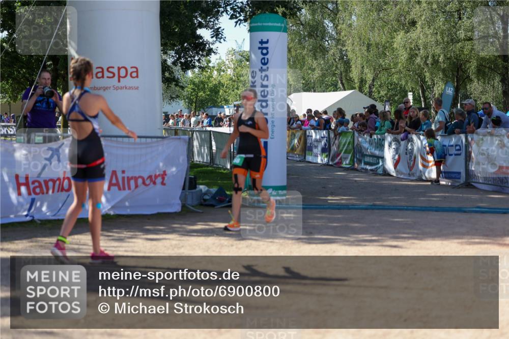 01.09.2024 - 17. Tribühne Triathlon Michael Strokosch http://msf.ph/oto/6900800 01.09.2024 10:58:20 Ziel 207, 268 meine-sportfotos.de