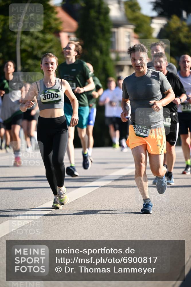 01.09.2024 - BARMER Alsterlauf Dr. Thomas Lammeyer http://msf.ph/oto/6900817 01.09.2024 09:38:16 Laufen 3005, 2983, 270 meine-sportfotos.de