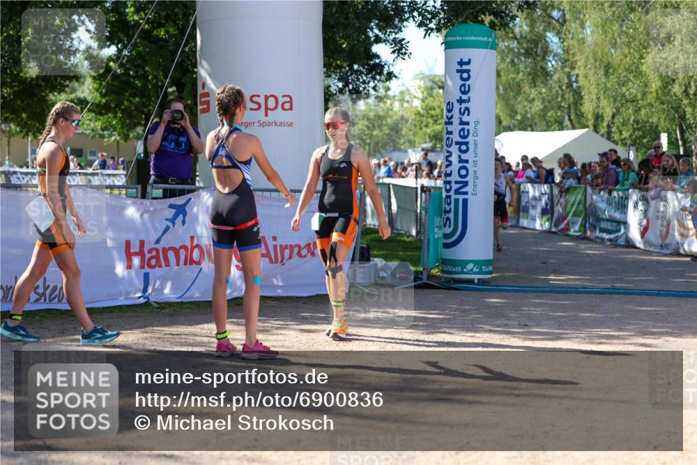 01.09.2024 - 17. Tribühne Triathlon Michael Strokosch http://msf.ph/oto/6900836 01.09.2024 10:58:22 Ziel 207, 268 meine-sportfotos.de