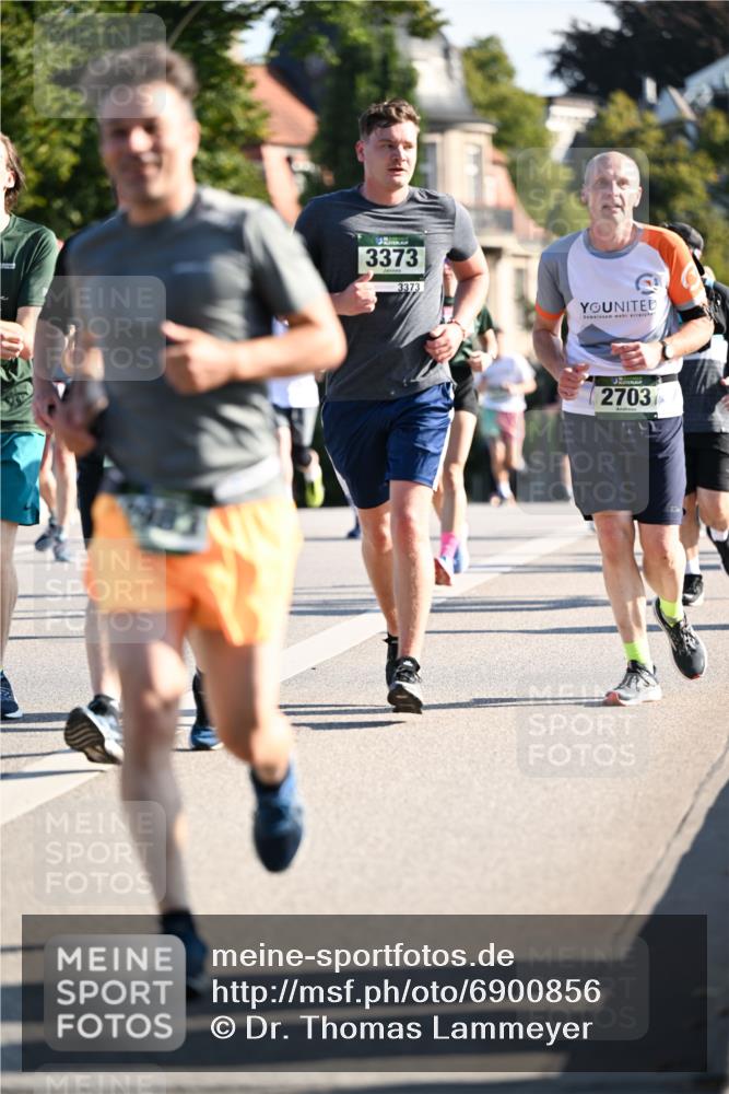 01.09.2024 - BARMER Alsterlauf Dr. Thomas Lammeyer http://msf.ph/oto/6900856 01.09.2024 09:38:19 Laufen 3373, 3373, 2703 meine-sportfotos.de