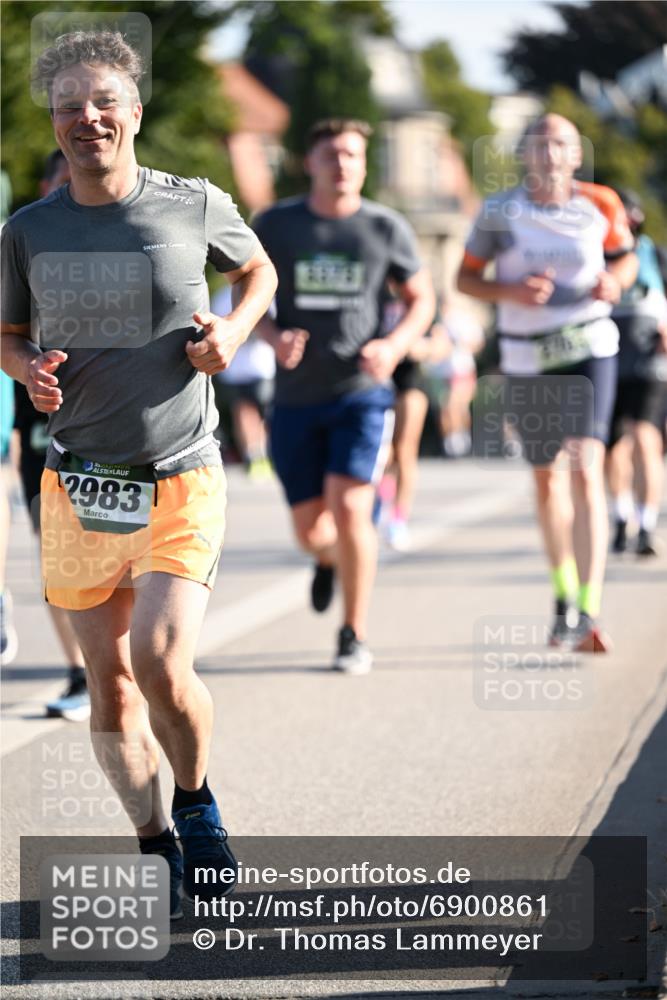 01.09.2024 - BARMER Alsterlauf Dr. Thomas Lammeyer http://msf.ph/oto/6900861 01.09.2024 09:38:19 Laufen 2983 meine-sportfotos.de