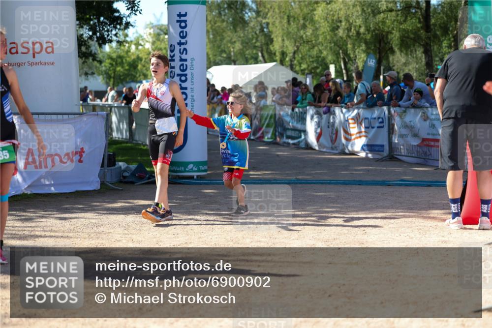 01.09.2024 - 17. Tribühne Triathlon Michael Strokosch http://msf.ph/oto/6900902 01.09.2024 10:58:27 Ziel 207, 222 meine-sportfotos.de