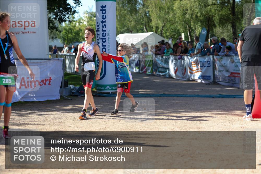 01.09.2024 - 17. Tribühne Triathlon Michael Strokosch http://msf.ph/oto/6900911 01.09.2024 10:58:27 Ziel 207, 222 meine-sportfotos.de