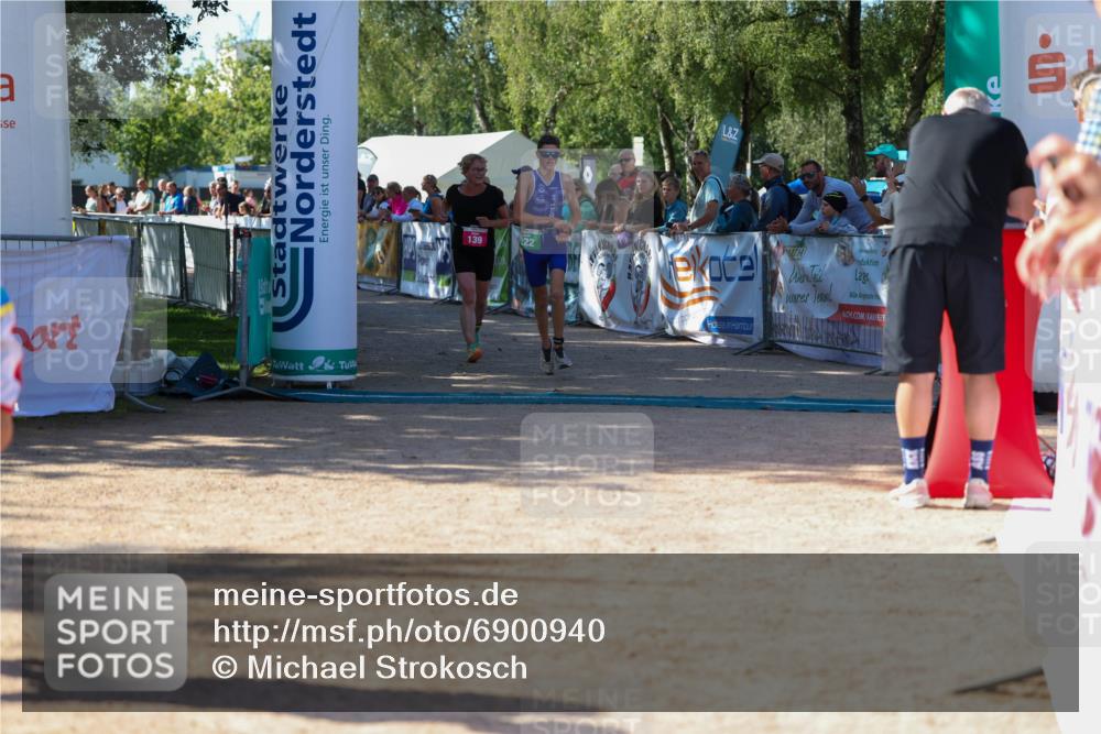 01.09.2024 - 17. Tribühne Triathlon Michael Strokosch http://msf.ph/oto/6900940 01.09.2024 10:58:33 Ziel 139, 222 meine-sportfotos.de