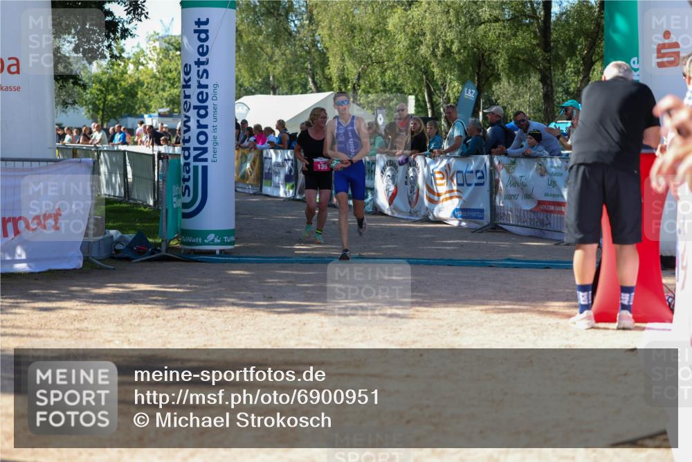 01.09.2024 - 17. Tribühne Triathlon Michael Strokosch http://msf.ph/oto/6900951 01.09.2024 10:58:34 Ziel 139, 222 meine-sportfotos.de